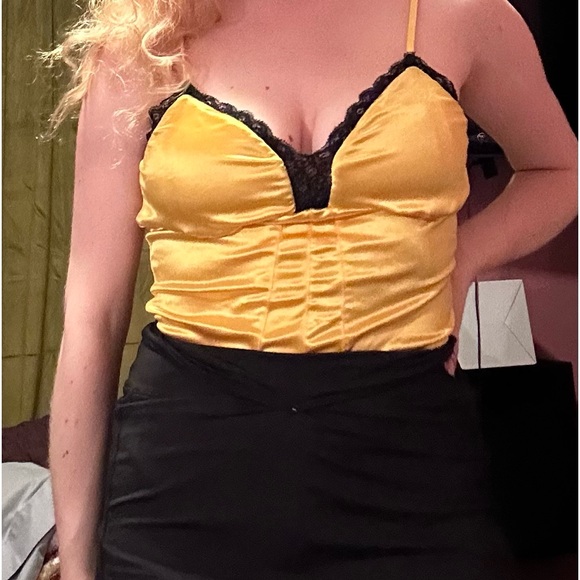 Yellow satin like tank top with back lace - Picture 5 of 5